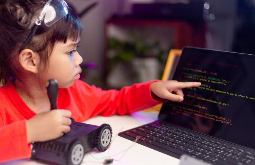 exploring-the-advantages-of-software-based-coding-education